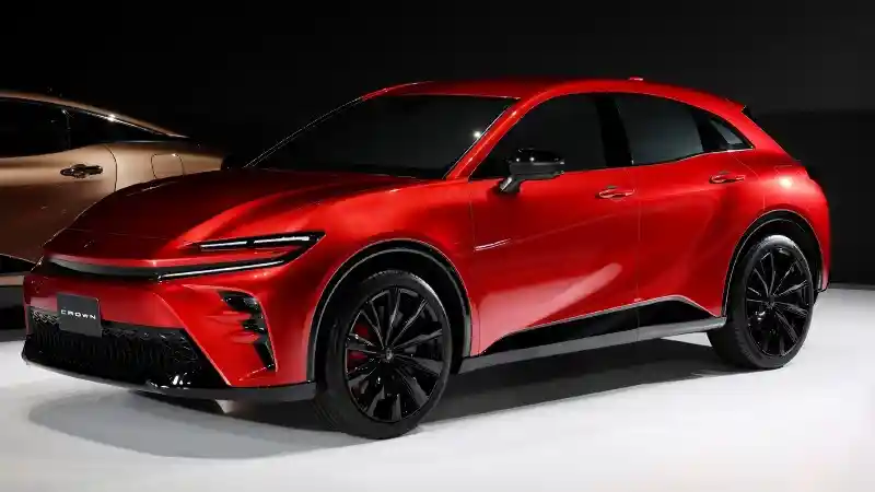 Foto - Toyota Hadirkan Empat Model Baru Versi Crown