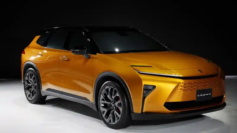Foto - Toyota Hadirkan Empat Model Baru Versi Crown