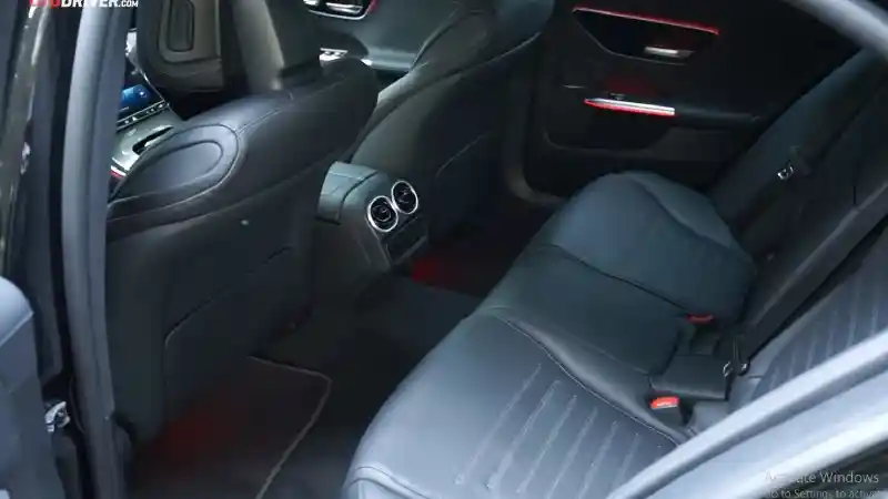 Foto - Menikmati Mercedes- Benz C 300 AMG Line 2022 Sebagai Penumpang