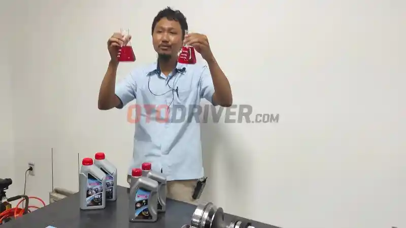 Foto - Jangan Keliru, Isi Oli Transmisi CVT dengan ATF