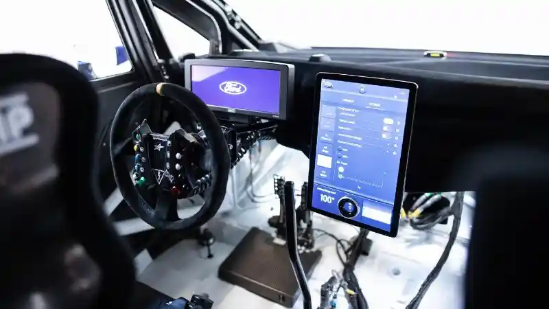 Foto - Ford Pro Electric SuperVan, Mobil Listrik Bertenaga 2000 HP