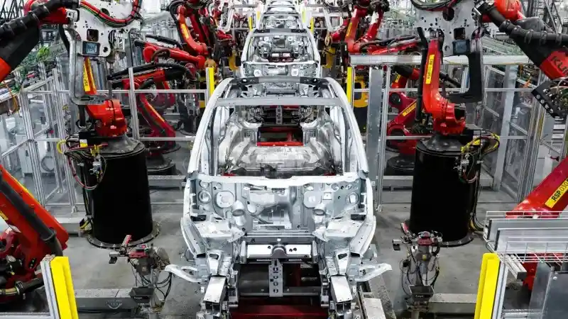 Foto - Butuh 66 Robot untuk Mengerjakan Tesla Cybertruck