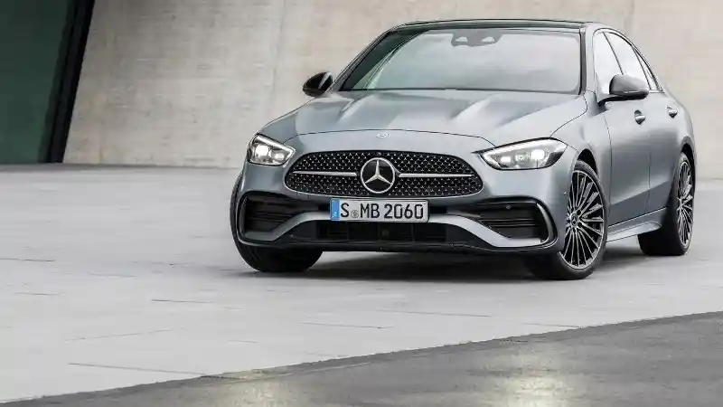 Berita - Konsumsi BBM Mercedes-Benz C 300 AMG Line 2022 Setara dengan Mobil LCGC