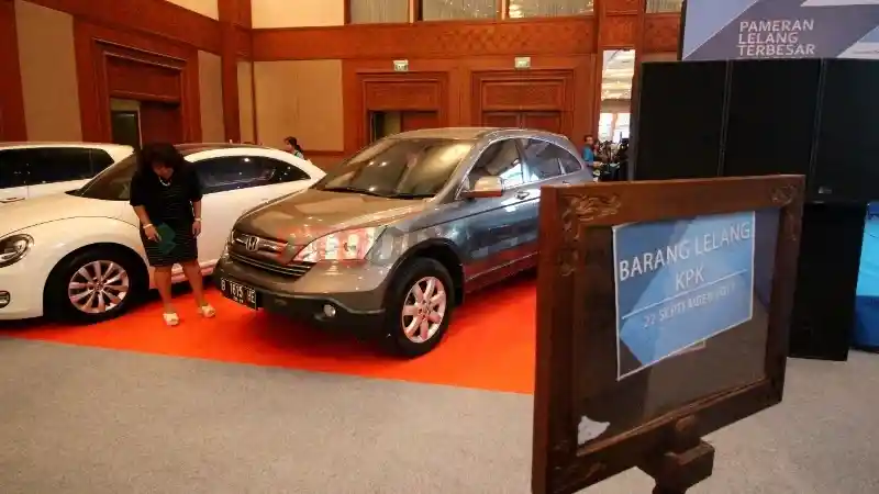 Berita - KPK Lelang 14 Mobil, Ada Innova Rp 69 Juta