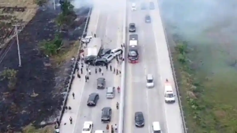 Berita - Akibat Asap, Belasan Kendaraan Kecelakaan Beruntun di Tol Pejagan, Siapa Bertanggung Jawab?