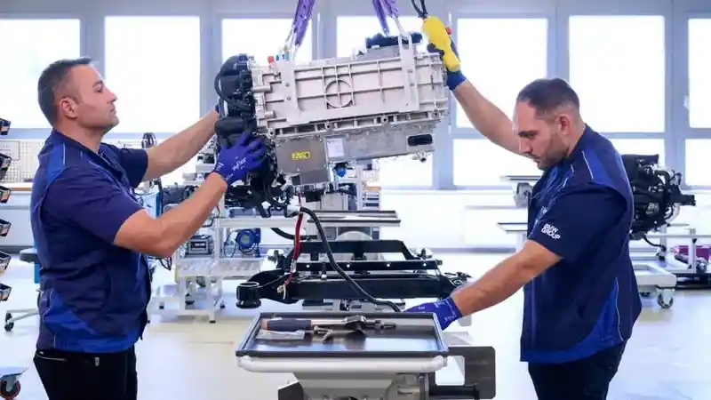 Foto - BMW iX5 Akan Gunakan Mesin Fuel Cell Berbahan Bakar Hidrogen