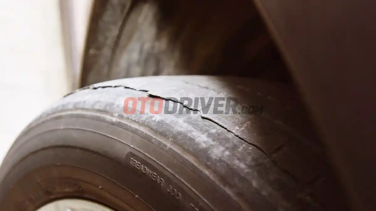 Foto - Pabrikan Ban Jepang Bikin Proyek Ban Anti Aus