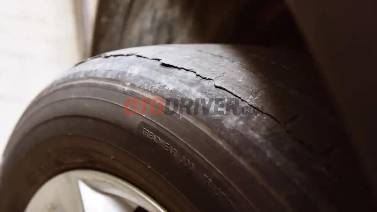 Foto - Pantau Tekanan Udara Ban Cara Toyota