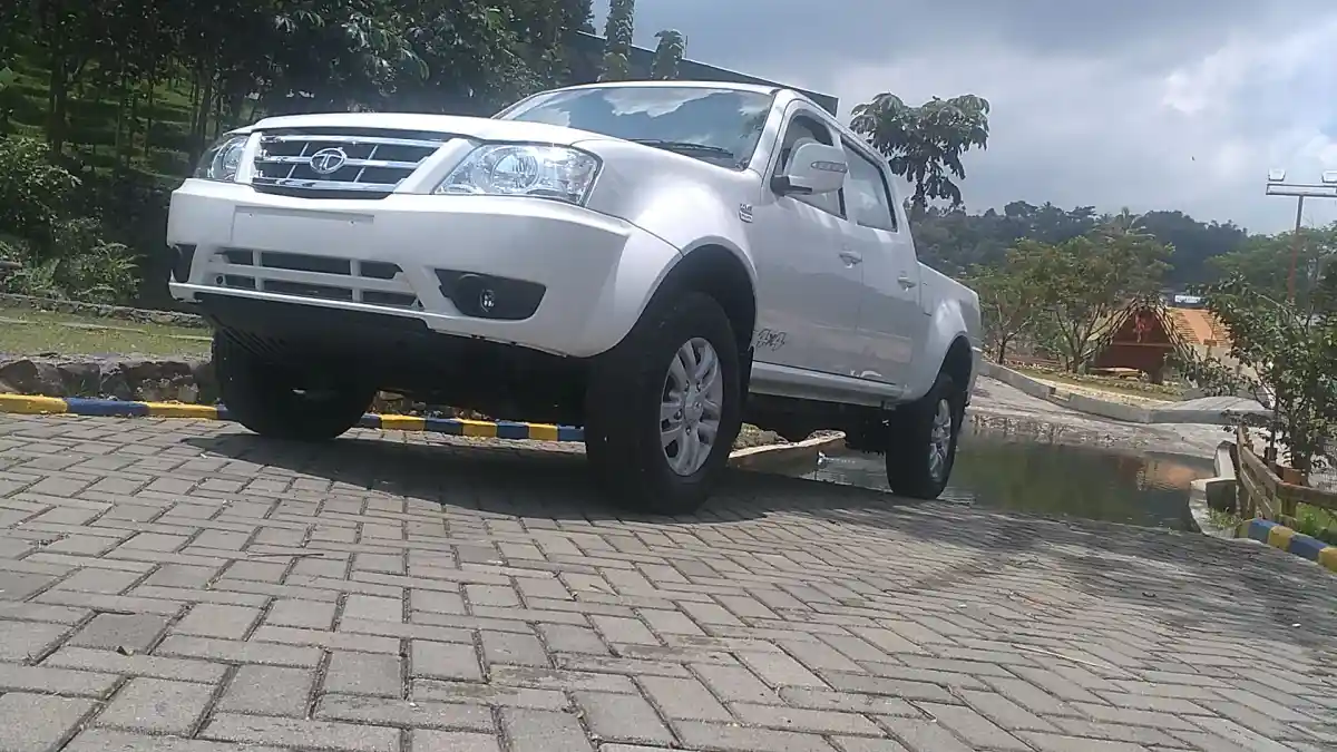 Foto - FIRST DRIVE: Tata Xenon XT 2017