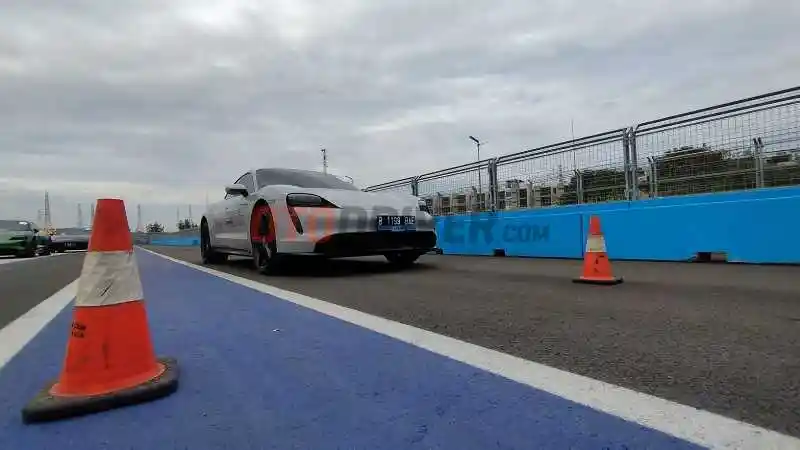 Tips - Tak Seperti Mobil Konvensional, Mengendarai Mobil Listrik Butuh Berbagai Penyesuaian