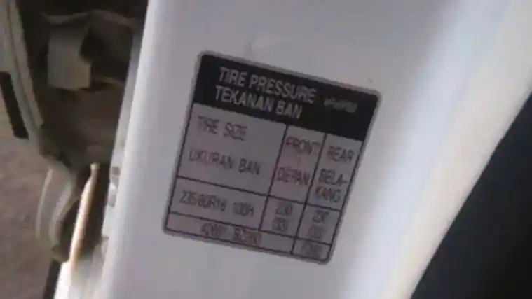 Foto - Ini Tekanan Angin Ideal Ban Saat Hujan 