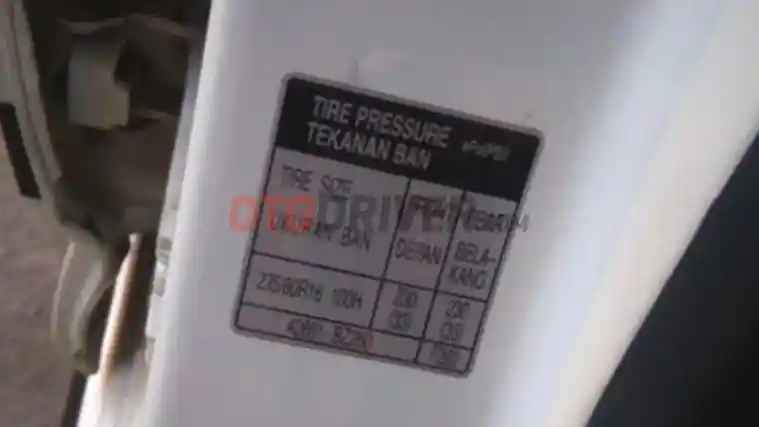 Foto - Tekanan Angin Ban Wajib Dicek Rutin. Kapan itu?