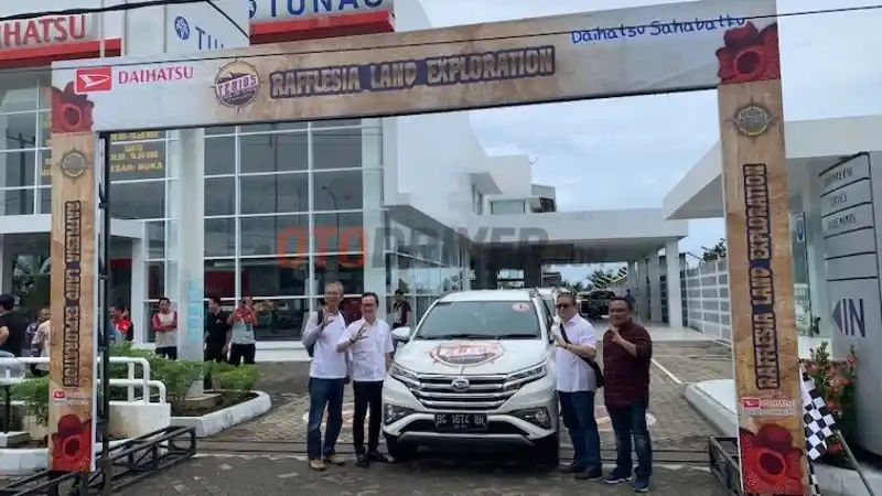 Foto - Menerabas Banjir di Bengkulu dengan All New Terios