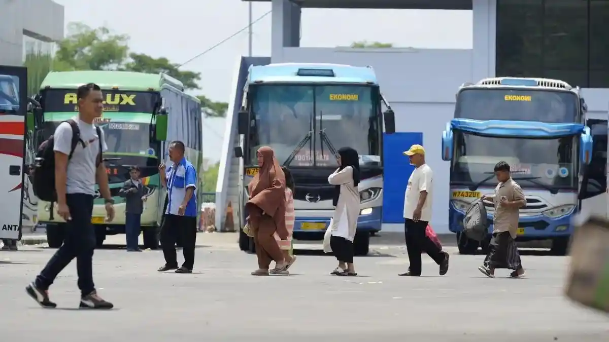 Berita - Sebagai ‘Persimpangan’ TransJawa, Terminal Madiun Sibuk Di Longweekend