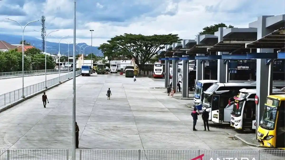 Bus - Meskipun Besok Lebaran, Terminal Bus AKAP Di Malang Cenderung ‘Sepi’