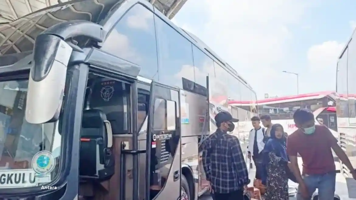 Foto - Akhir Pekan Ini Puncak Arus Balik Bus AKAP Ke Jakarta