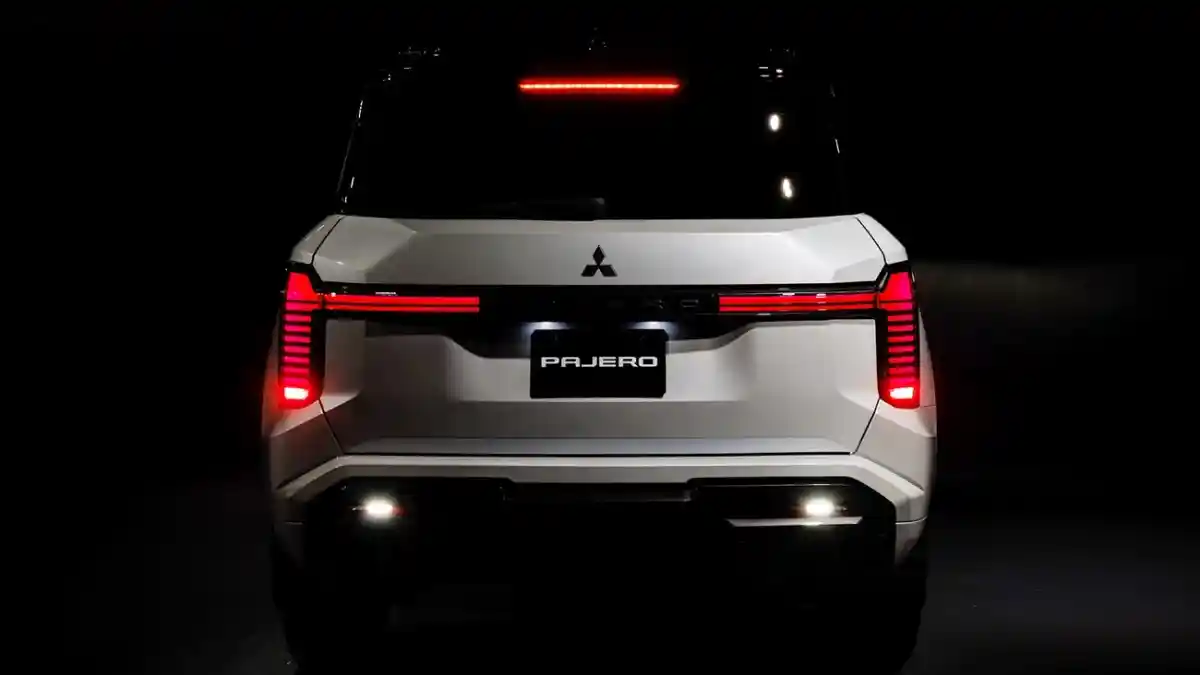 Foto - All New Pajero Resmi Muncul, Hasil Produksi Pabrik Mitsubishi Di Thailand