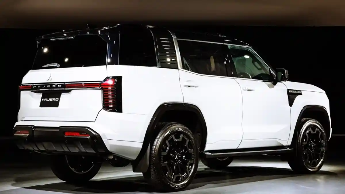 Foto - All New Pajero Resmi Muncul, Hasil Produksi Pabrik Mitsubishi Di Thailand