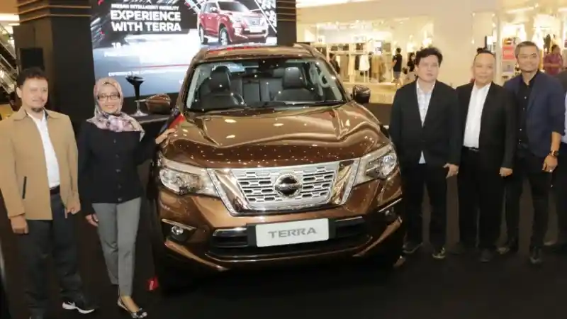 Foto - Nissan Terra Mengaspal di Surabaya, Berapa Harganya?