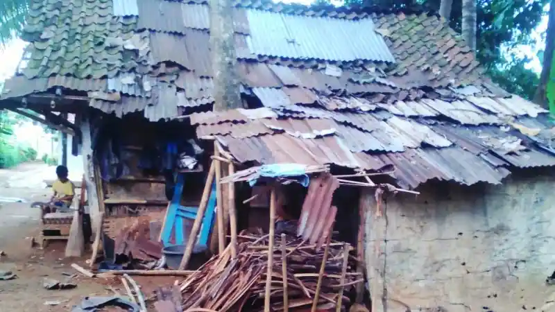 Foto - Terios Rush Club Indonesia Berhasil Bedah Rumah Warga Nusakambangan