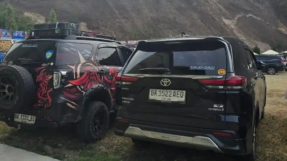 Foto - Komunitas Terios-Rush Rayakan Ultah Di Danau Toba Sekaligus Mencoba Zenix Hybrid