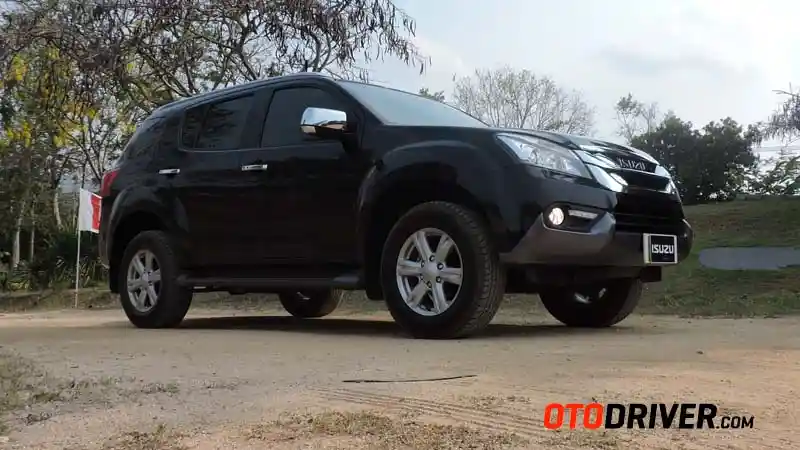 Foto - FIRST DRIVE: Isuzu MU-X 3.0 4x4