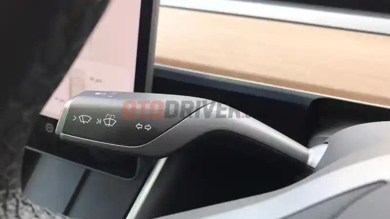Foto - First Drive: Tesla Model 3 Performance