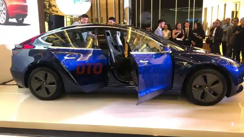 Foto - "Servis Rutin" Tesla Cukup Di-download, Sisanya Gratis 2 Tahun