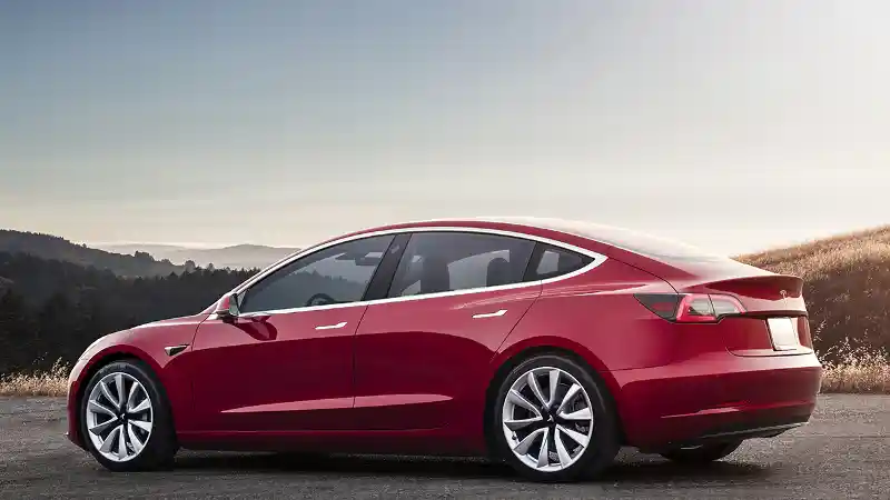 Berita - Tesla Siapkan Mobil Listrik Murah