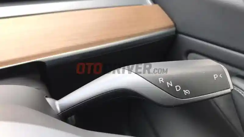 Foto - First Drive: Tesla Model 3 Performance