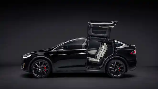 Berita - Fitur Tersembunyi Tesla Model X Bisa Membuat Mobil Menari