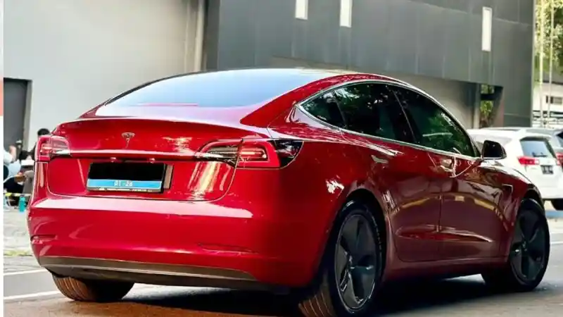 Foto - Harga Pasaran Bekas Tesla Model 3, Rp 500 Jutaan Saja
