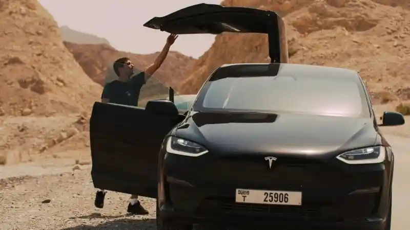 Foto - Mobil Listrik Tesla Uji Coba di Cuaca Panas Ekstrem 