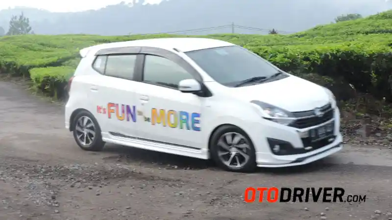 Foto - Antara Ignis, Agya, Brio dan Ayla, Mana yang Paling Oke Untuk Melibas Genangan Air?