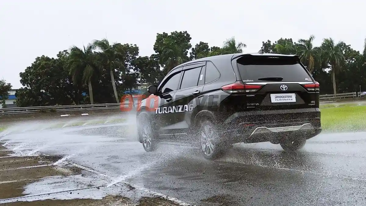 Foto - Pantau Tekanan Udara Ban Cara Toyota