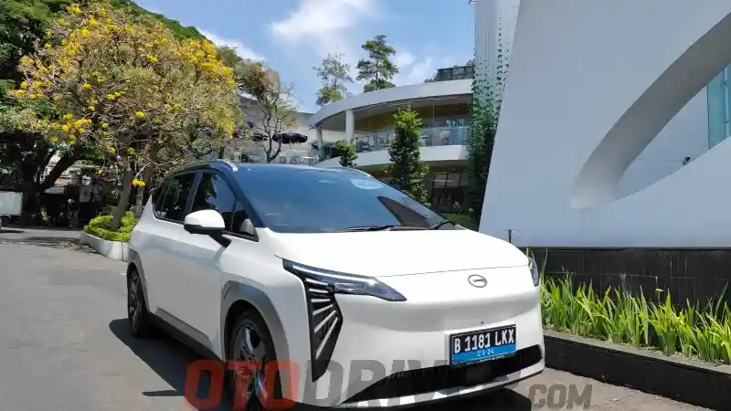 Foto - Kearifan Lokal. Mobil-Mobil Aion Bakal Dibekali Ban Serep