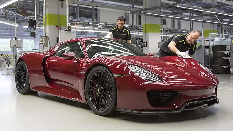 Berita - Hypercar Porsche 918 Spyder Ternyata Sudah 4 Kali Recall