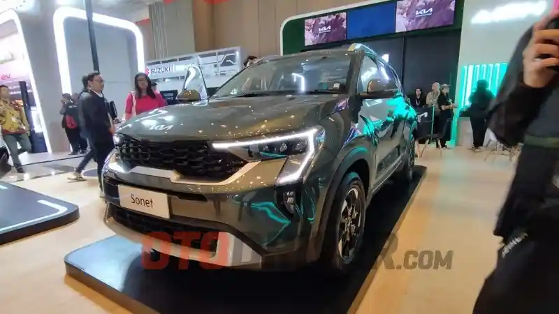 Foto - New Kia Sonet Sapa Publik di GIIAS Bandung 2024, Mulai Rp 354 Juta