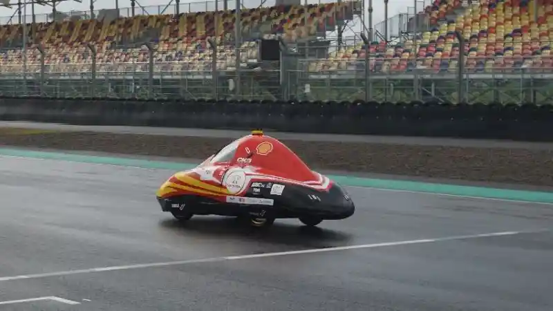 Foto - Tim Universitas Indonesia Supermileage Vehicle, Berjaya di Ajang Shell Eco-Marathon 2023 di Mandalika