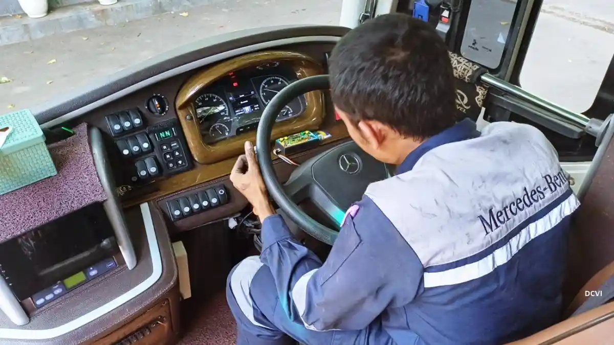 Foto - Jelang Mudik 2026, DCVI Siapkan 12 Titik Mercedes-Benz Bus Lebaran Rescue