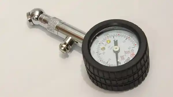 Foto - Perlakuan Tekanan Angin Ban Saat Musim Hujan Ternyata Berbeda!