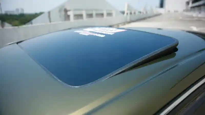 Foto - Tips Merawat Sunroof Mobil Anda