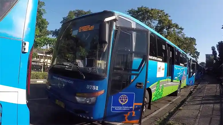 Berita - Mencoba Bus BTS Di Bandung, Gratis Namun Tepat Waktu 