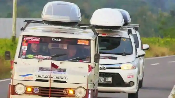 Foto - Kijang Generasi Pertama Mampu Taklukan Perjalanan ke Timor Leste!
