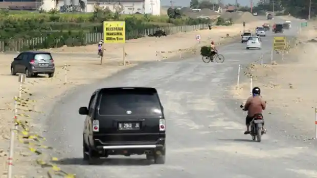 Foto - Jalan Tol Baru Berdebu dan Berkerikil. Malapetaka Bagi AC Mobil?