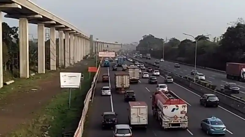 Foto - Salah Satu Gerbang Tol di Bekasi Segera Diterapkan Aturan Baru