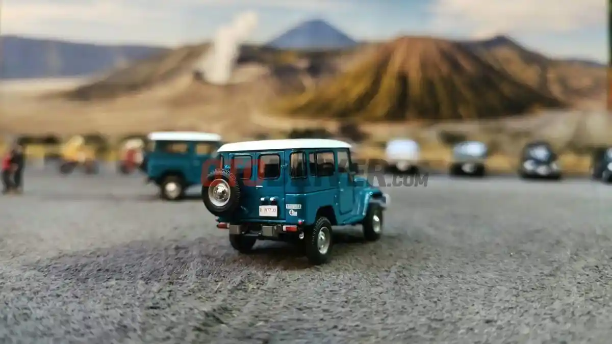Foto - Tomytec Suguhkan Diecast Land Cruiser FJ40 Ekslusif Pasar Indonesia