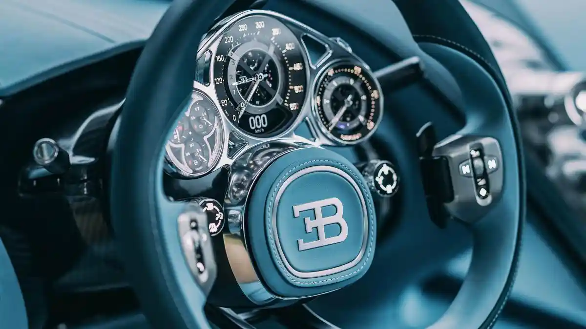 Foto - Kata CEO Bugatti: Mobil Bensin Tidak Akan Punah, Nasibnya Seperti Jam Mekanis