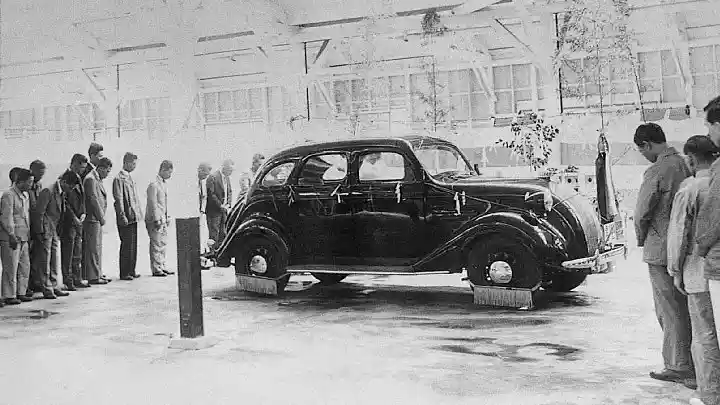 Foto - Inilah Mobil-Mobil Pertama Pabrikan Mobil kondang