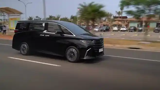 Foto - Catatan Konsumsi BBM dan Akselerasi Toyota Alphard Generasi Terbaru